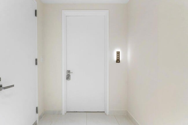 Building Photo - 3100 N Ocean Dr