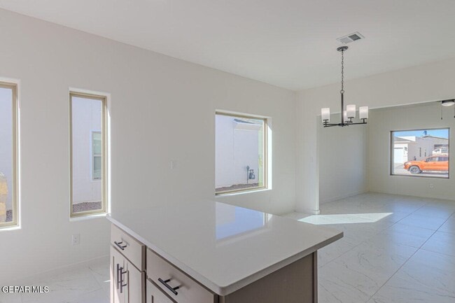 Building Photo - 500 E San Antonio Ave