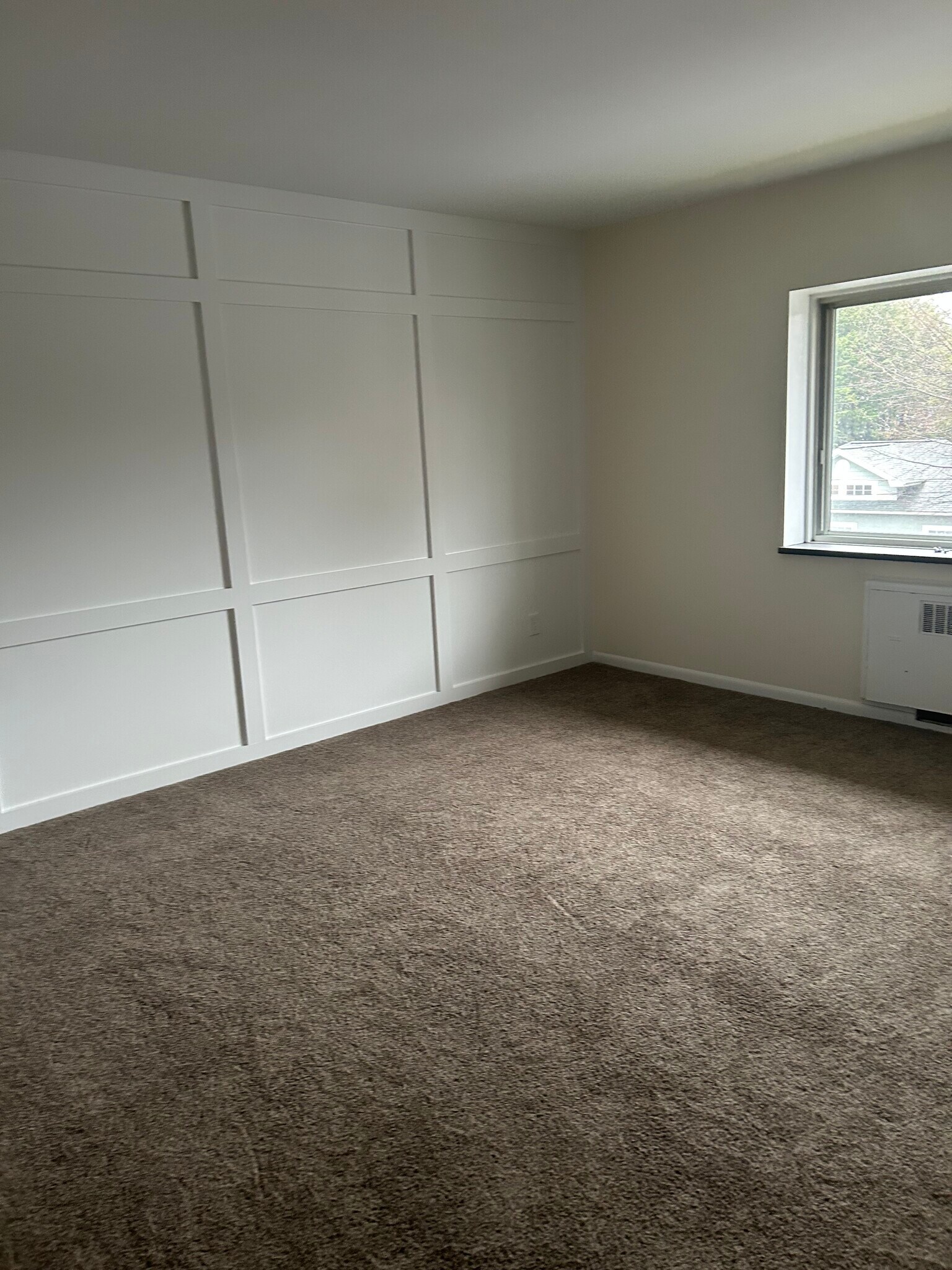 Building Photo - 2411 East Ave