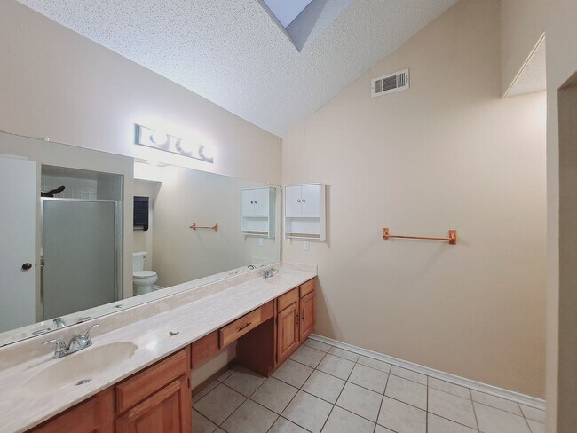 Building Photo - Cozy & Affordable 2 Bedroom in Carrollton!
