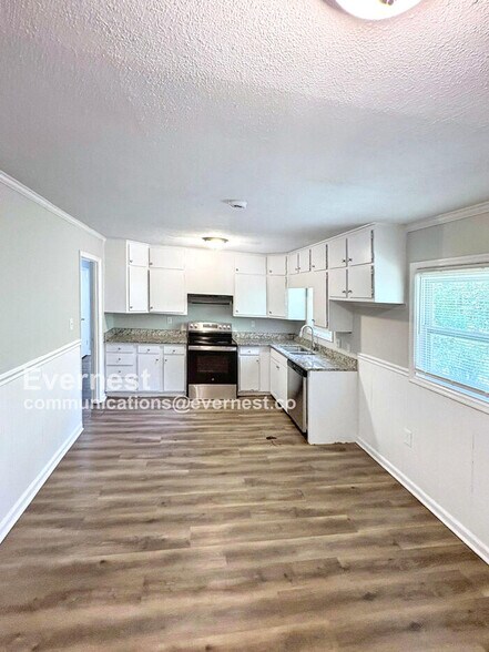 Building Photo - 8277 Redwood Dr