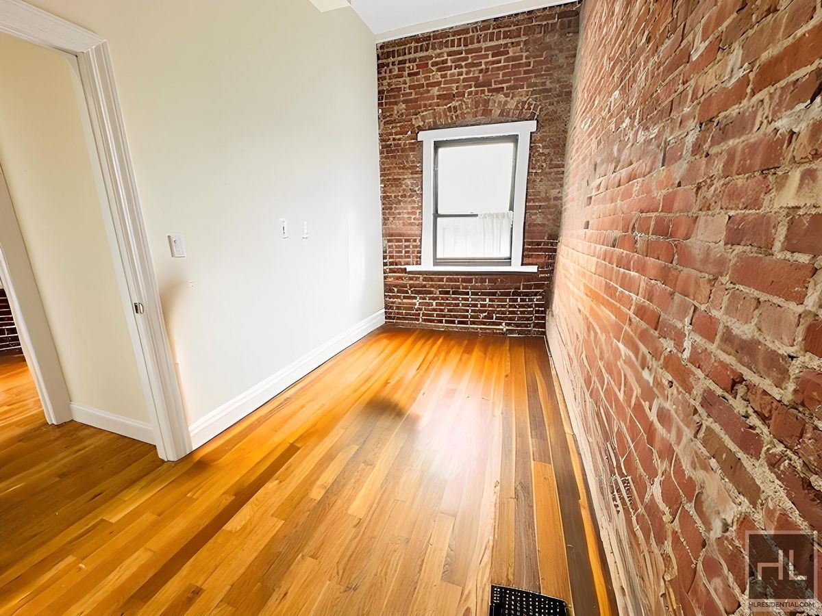 Building Photo - Floor Through 4 Bed/1.5 Bath Penthouse in ...