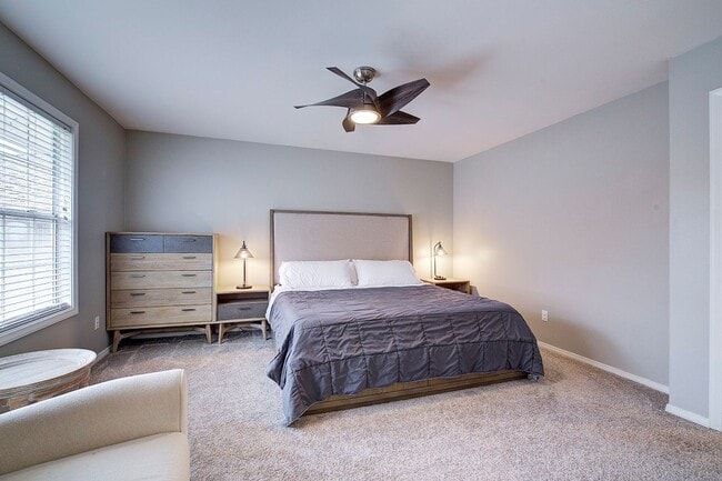 Building Photo - 5Bd/3.5Ba Newcastle House