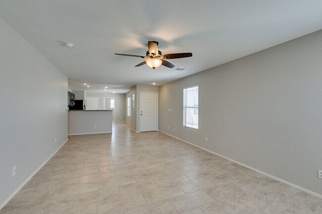 Building Photo - 2 bedroom + Den- Upgraded Flooring ready for immediate move in