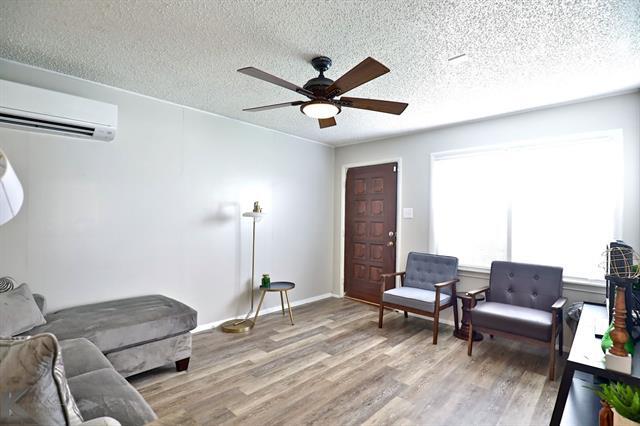 Building Photo - 5489 Encino Rd