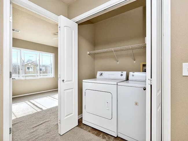 Building Photo - West Des Moines 3 bedroom 2.5 bathroom Townhome for rent!