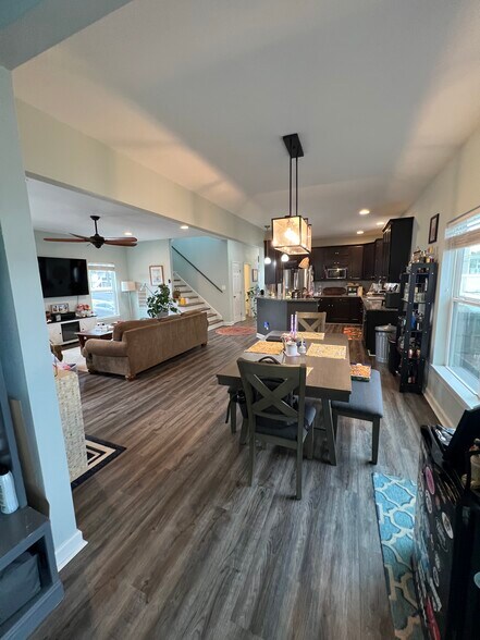 Dining Room - 9572 6th Bay St