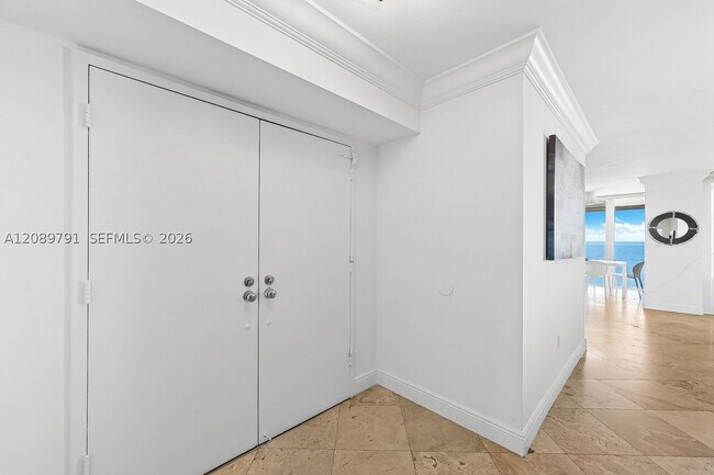Building Photo - 881 Ocean Dr