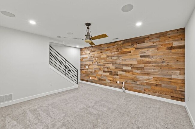 Building Photo - 297 Auden Ave