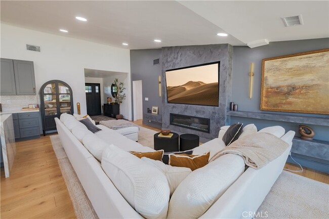 Building Photo - 9109 La Alba Dr