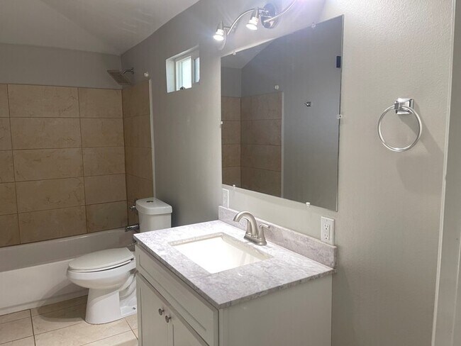 Building Photo - Great Home in Arcadia Light - Price Reduced
