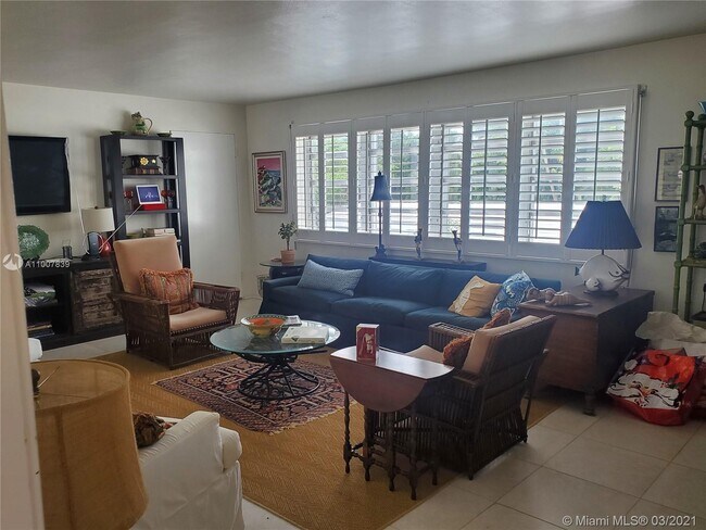 Building Photo - 10170 Collins Ave