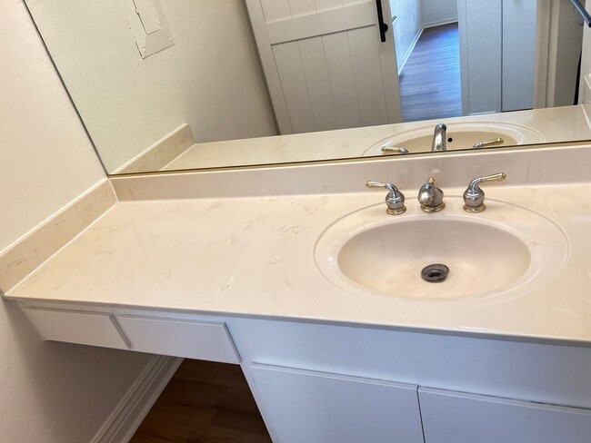 Building Photo - Charming Condo Near Monterey Coast