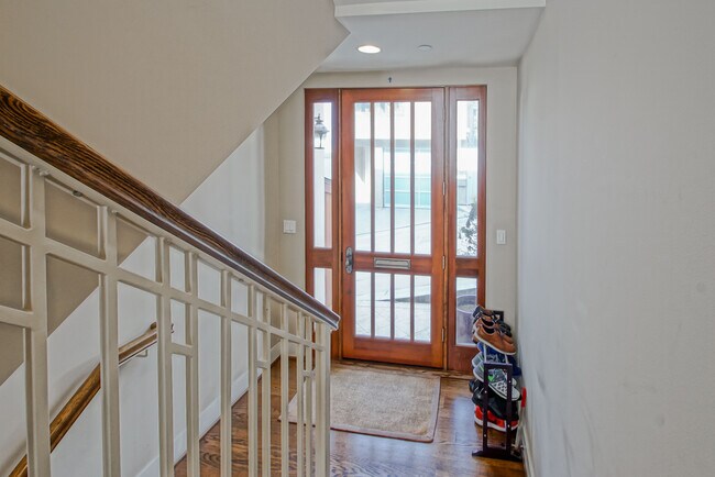 Building Photo - 308 Gull St