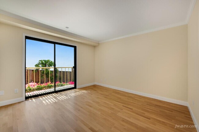 Building Photo - 383 Lombard St
