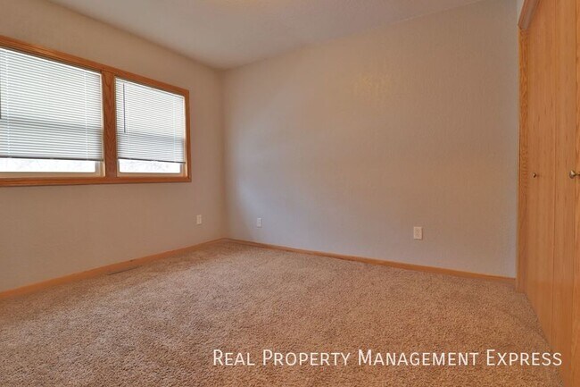 Building Photo - 2709 E Klondike Trail