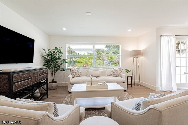 Building Photo - 1530 Mandarin Rd