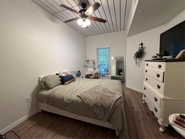 Building Photo - 2421 W Horatio St