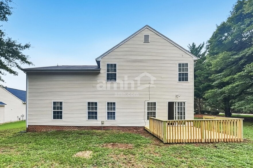 Building Photo - 1 Woodvine Way