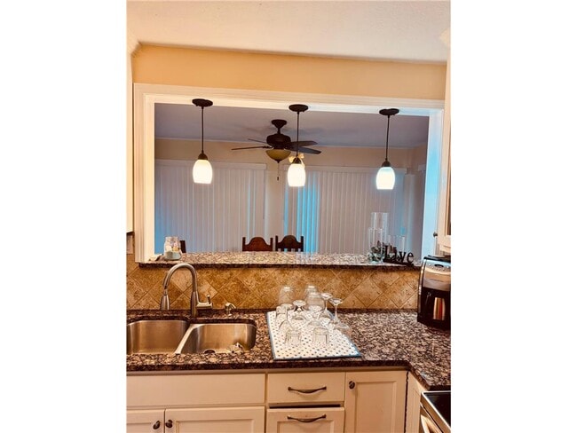 Building Photo - 115 E 58th St