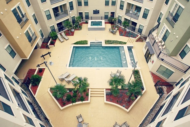 Building Photo - Elevate