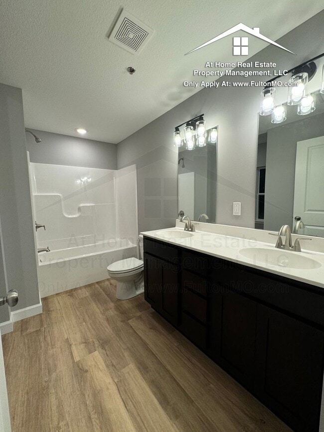 Building Photo - 2610 N Bluff St