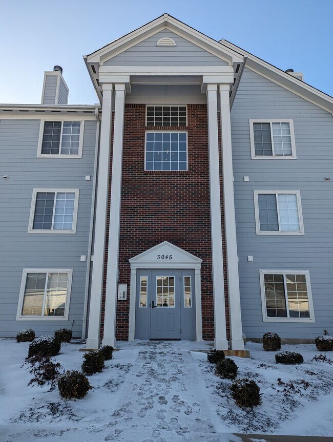 Building Photo - AVAILABLE SOON - Convenient 2 Bed/2 Full Bath Condo in Beavercreek!
