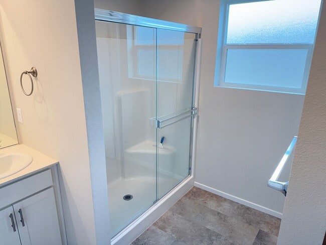 Building Photo - Newer 3 bedroom 2.5 bathroom house!