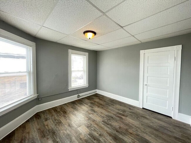 Building Photo - 551 Somerville St