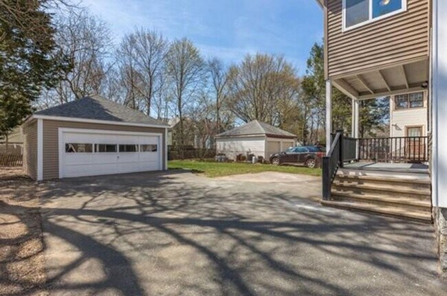 Building Photo - Breathtaking gorgeous 2bd unit in a quiet ...