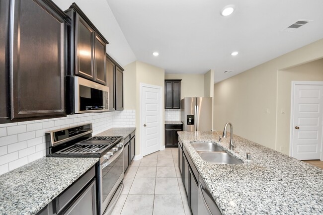 Building Photo - 24654 Greenwood Bay Dr