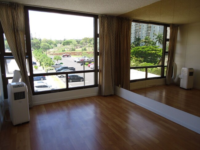 Building Photo - Pearl Regency 1 Bedroom, 1 Bath, with 1 pa...