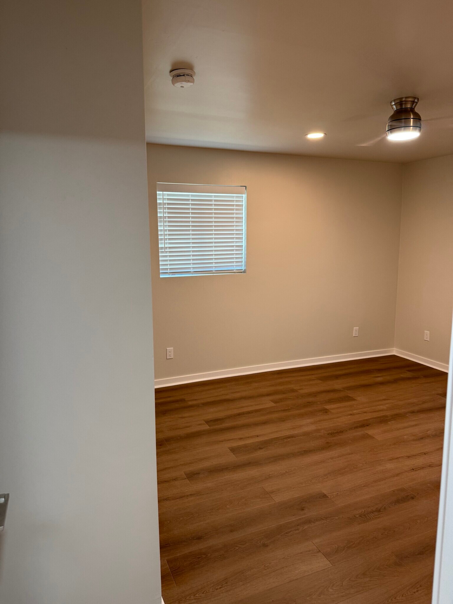 Building Photo - 192 E Vista del Cerro Dr