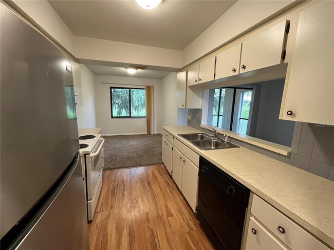 Building Photo - 5 Buck Cir