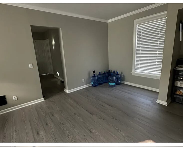 Building Photo - 307 W Lynde St