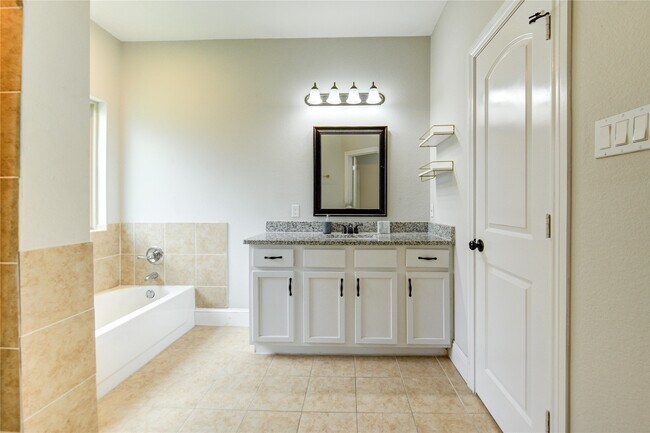 Building Photo - 3805 Shelby Cir