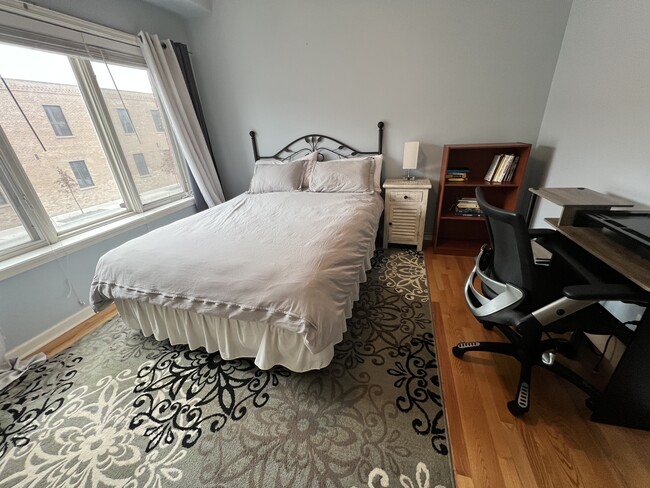 Room for a queen sized bed and a desk - 2158 W Grand Ave