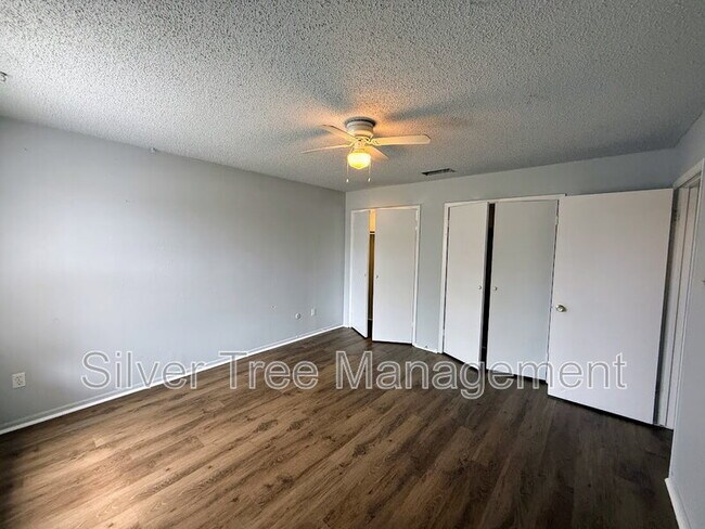 Building Photo - 4820 Wellesley Ave