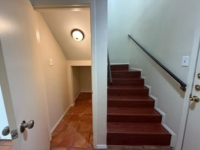 Building Photo - 10 Quadrangle Cir