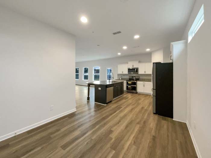 Building Photo - 203 Fount Hackney Ln