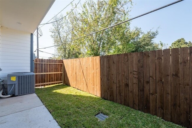 Building Photo - 6728 Parker Grv Ln