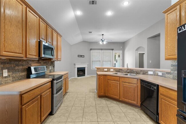 Building Photo - 2800 Mission Tejas Dr