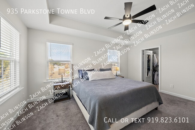 Building Photo - 935 Parkstone Towne Blvd