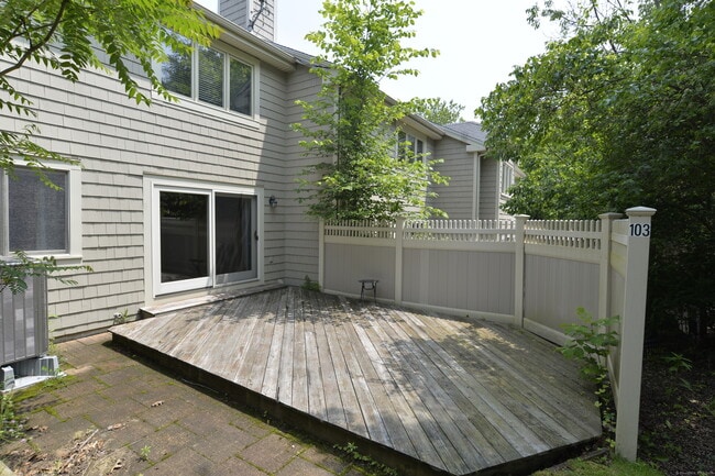 Building Photo - 12 Boulevard Dr