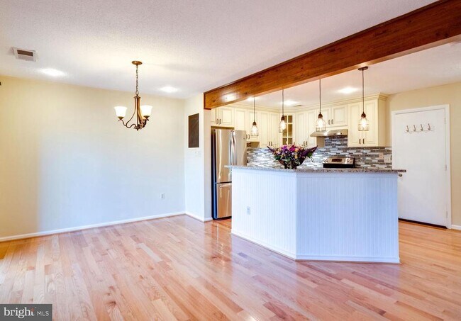 Building Photo - 2303 Glade Bank Way