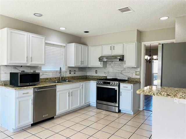 Building Photo - 814 Clearlake Dr