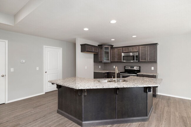 Building Photo - 662 S Long Dr