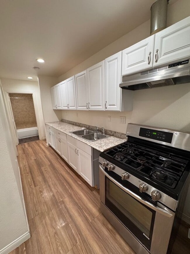 Building Photo - 8637 S Hoover St