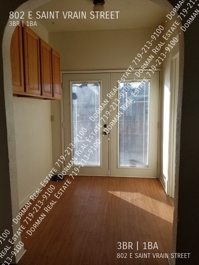 Building Photo - 802 E Saint Vrain St