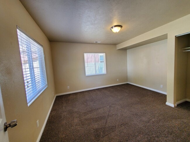 Building Photo - 66 W Oakland Ave